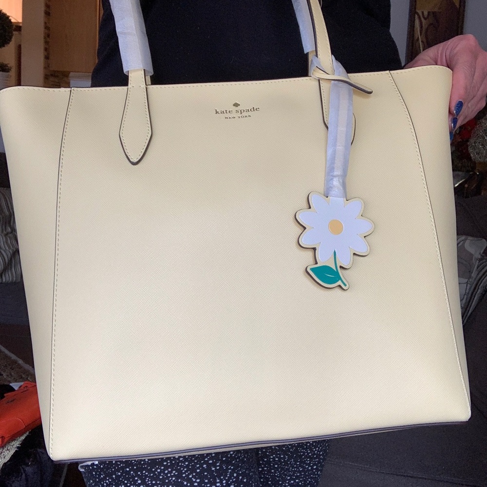 Authentic KATE SPADE Saffiano leather zip top Tote/Flower charm - Picture 12 of 14